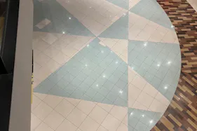 【イオンモール四條畷】⑥ 1階 水のコート(大)