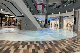 【イオンモール四條畷】⑥ 1階 水のコート(大)