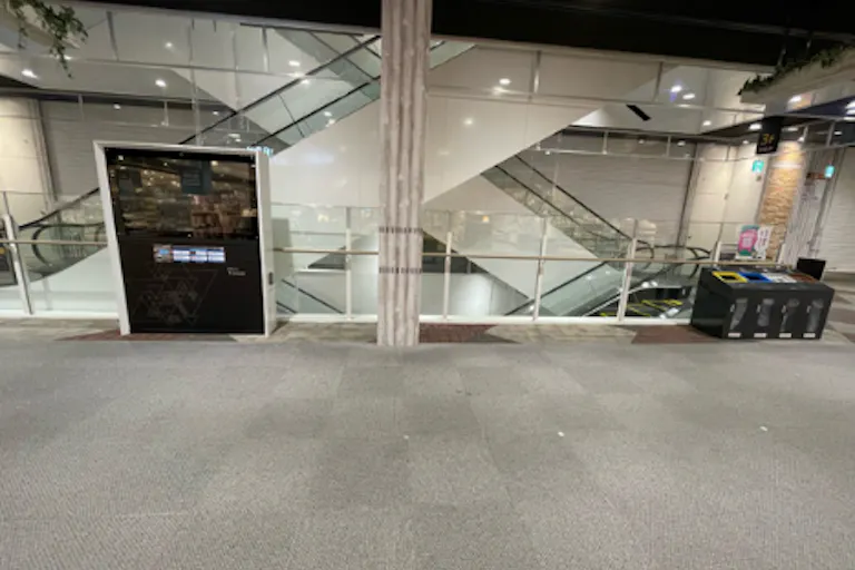 【イオンモール岡山】3F東Bエスカレーター横の画像1