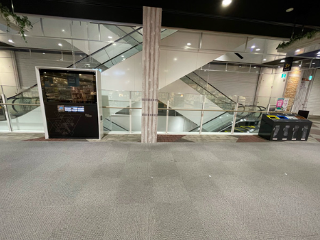 【イオンモール岡山】3F東Bエスカレーター横