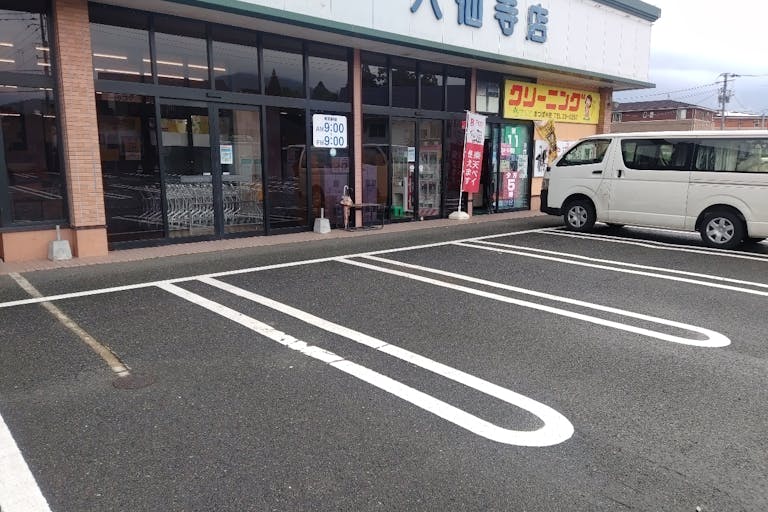 【まつばや六仙寺店】食物販やプロモーションなどに利用可能な駐車場スペースの画像1