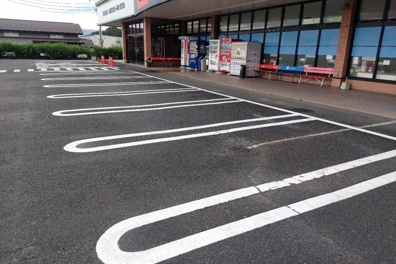 【まつばや六仙寺店】食物販やプロモーションなどに利用可能な駐車場スペース