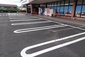 【まつばや六仙寺店】食物販やプロモーションなどに利用可能な駐車場スペース