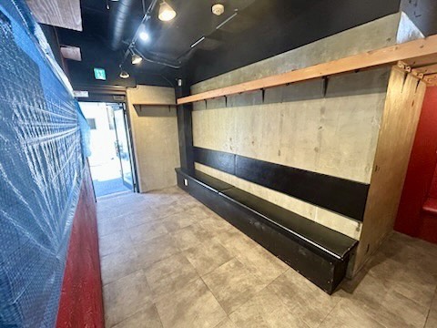 【新丸子駅3分】武蔵小杉駅からもアクセス可能！物販やポップアップストアに最適な角ビル・2面間口で視認性の高い路面スペース