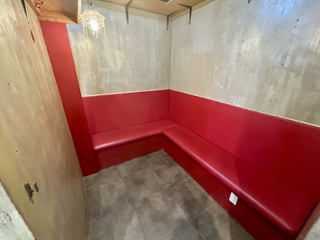 【新丸子駅3分】武蔵小杉駅からもアクセス可能！物販やポップアップストアに最適な角ビル・2面間口で視認性の高い路面スペース