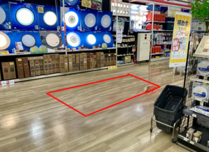 【ダイシン亘理店】店内後方照明売場前　プロモーションや物販に最適なホームセンター内の催事イベントスペース