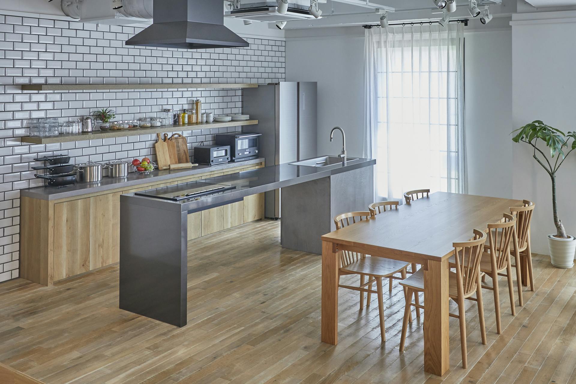 【汐留駅5分 / 1F路面】展示会や撮影に最適な汐留イタリア街のおしゃれな広々路面スペース