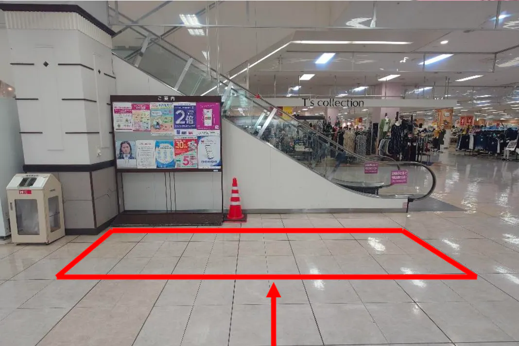 【イオン古川店】プロモーションイベントや物販イベントに最適な通行量の多い1Fエスカレーター横(右側)スペース