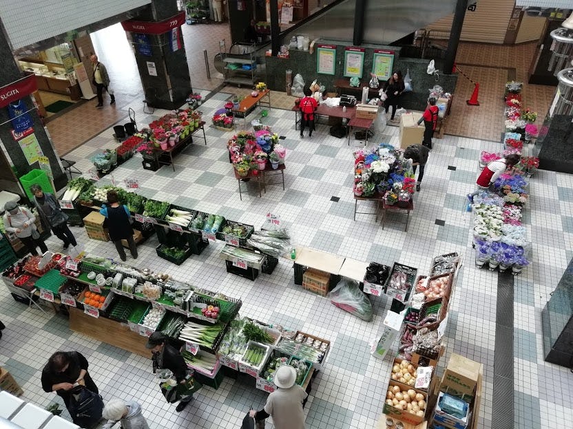 【プララ杉田】食物販や物販のポップアップストアに最適な駅直結のトラフィックのあるイベントスペース(1Fパティオ広場)