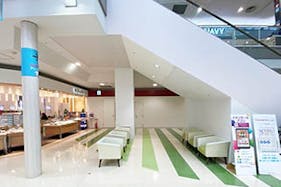 【イオンモール三光】中央スペース(中央エスカレータ付近)