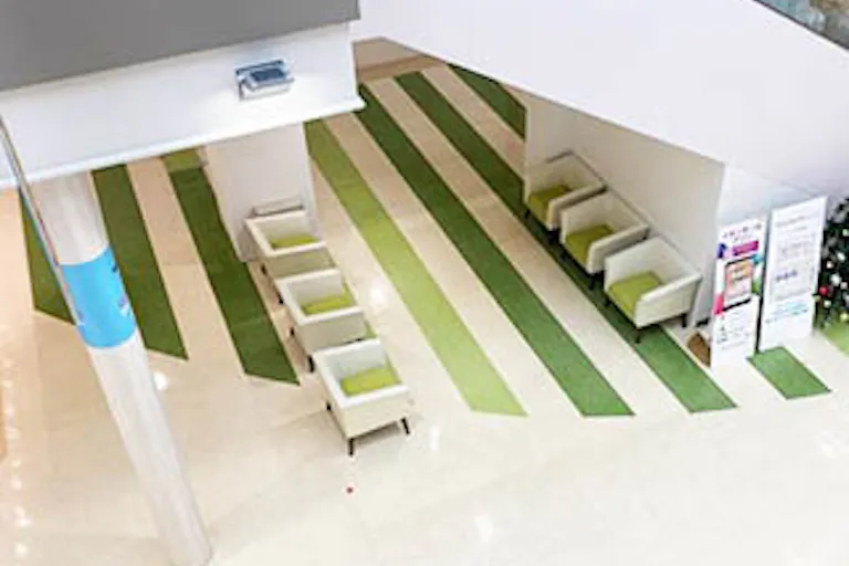 【イオンモール三光】中央スペース(中央エスカレータ付近)の画像2