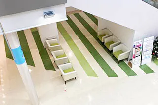 【イオンモール三光】中央スペース(中央エスカレータ付近)