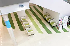 【イオンモール三光】中央スペース(中央エスカレータ付近)