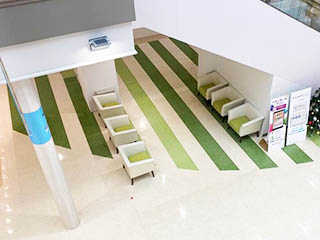 【イオンモール三光】中央スペース(中央エスカレータ付近)