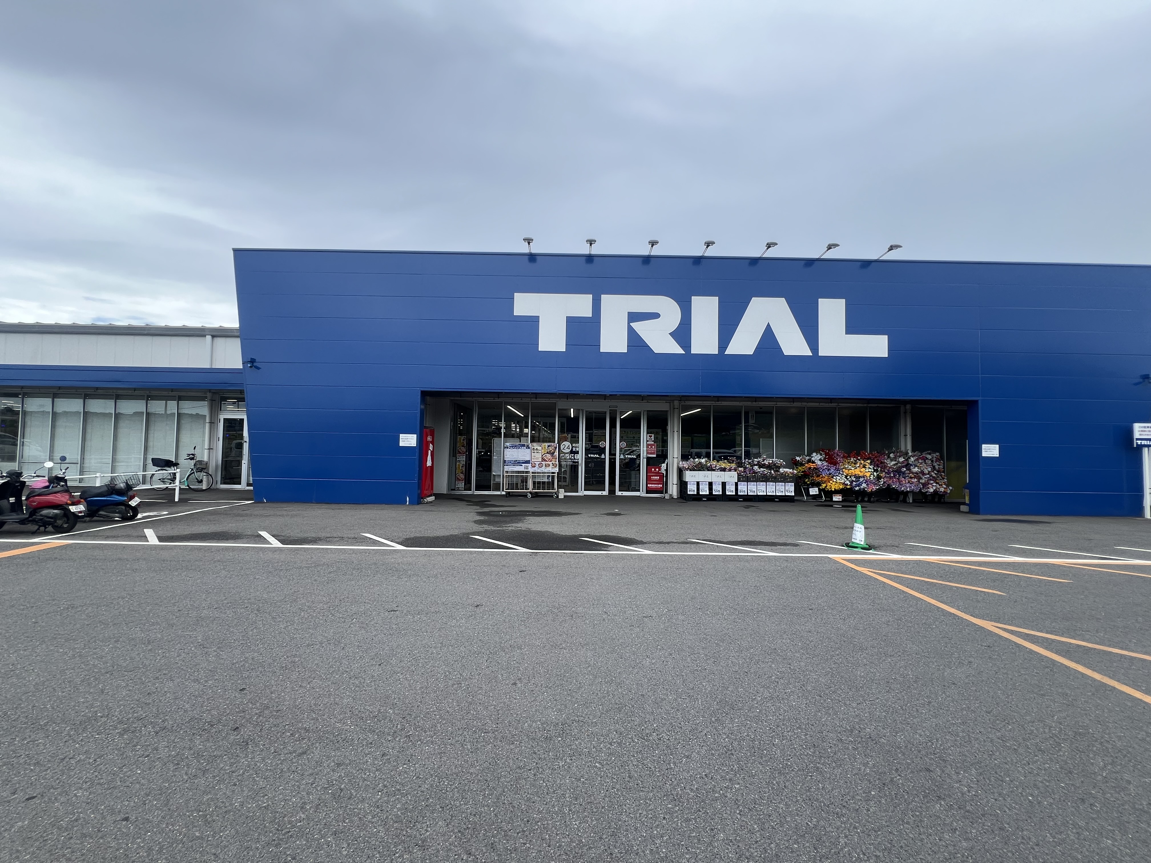 【スーパーセンタートライアル島原店】キッチンカー（調理営業）出店限定/屋外スペース