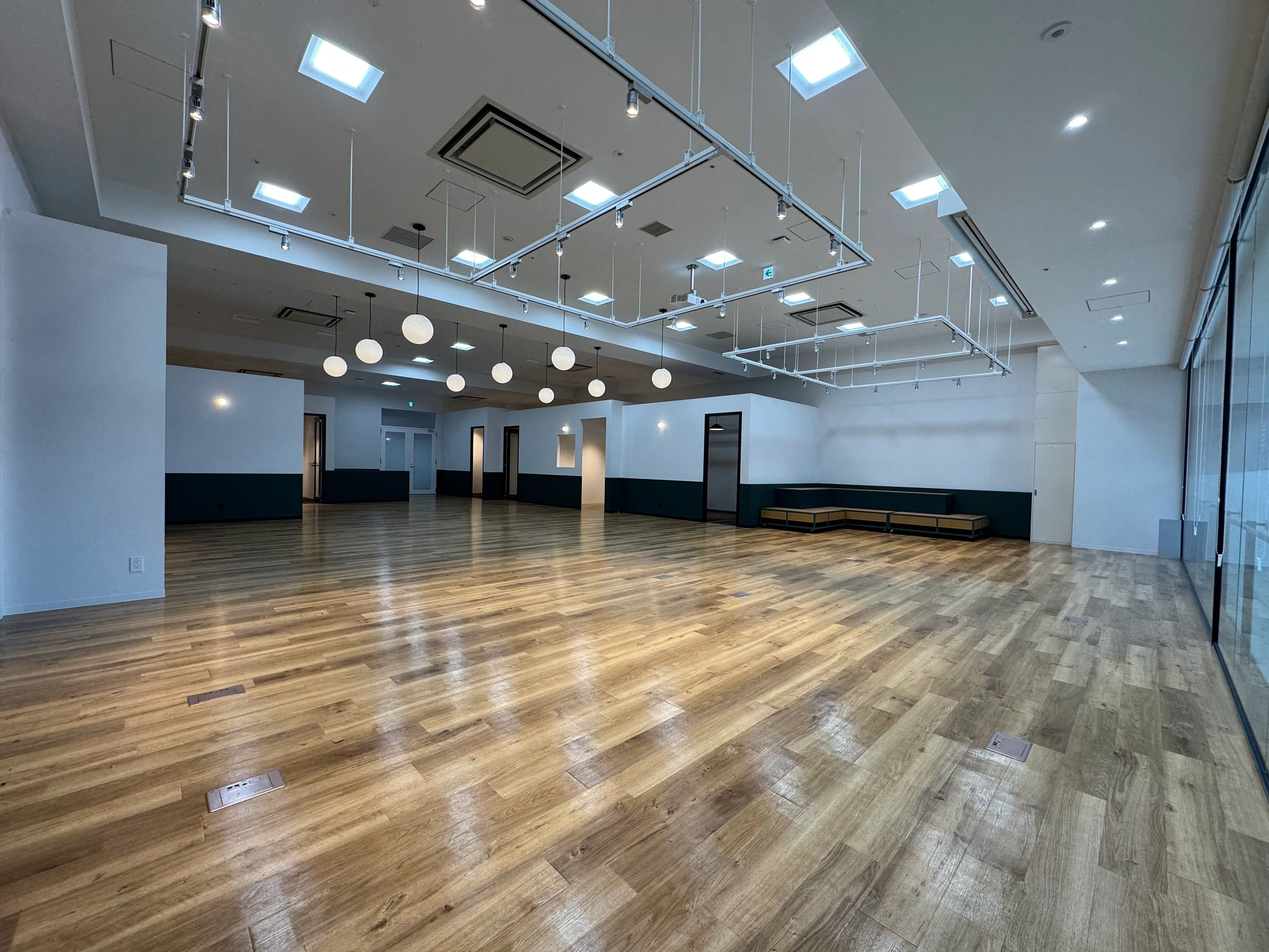 【つくば駅2分】セミナー・会議に使えるプロジェクター付きのアクセス良いイベントスペース