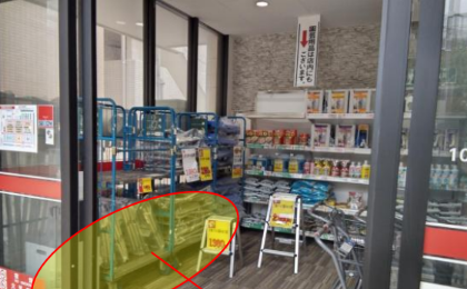 【オリンピック小竹向原店】プロモーションに最適な2F正面出入口風除室スペース