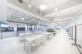 【本町駅/心斎橋駅5分】招待制のファッション系展示販売会やアート系展示会に最適な白を基調とした清潔感のあるレンタルスペース