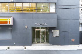 【本町駅/心斎橋駅5分】招待制のファッション系展示販売会やアート系展示会に最適な白を基調とした清潔感のあるレンタルスペース