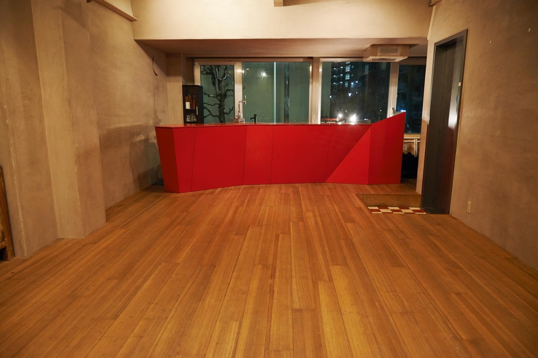 大きな窓が特徴のキッチン付きスペースの画像9