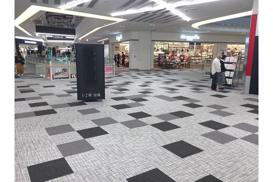 【ららぽーと名古屋みなとアクルス】2階 メインエントランス前