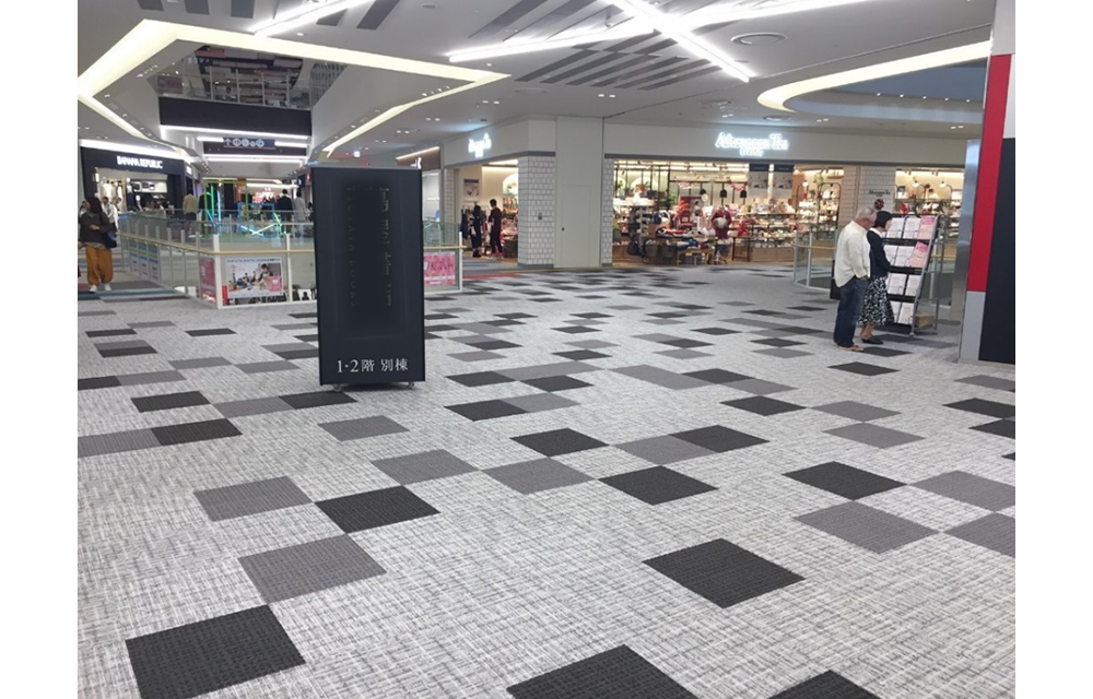 【ららぽーと名古屋みなとアクルス】2階 メインエントランス前