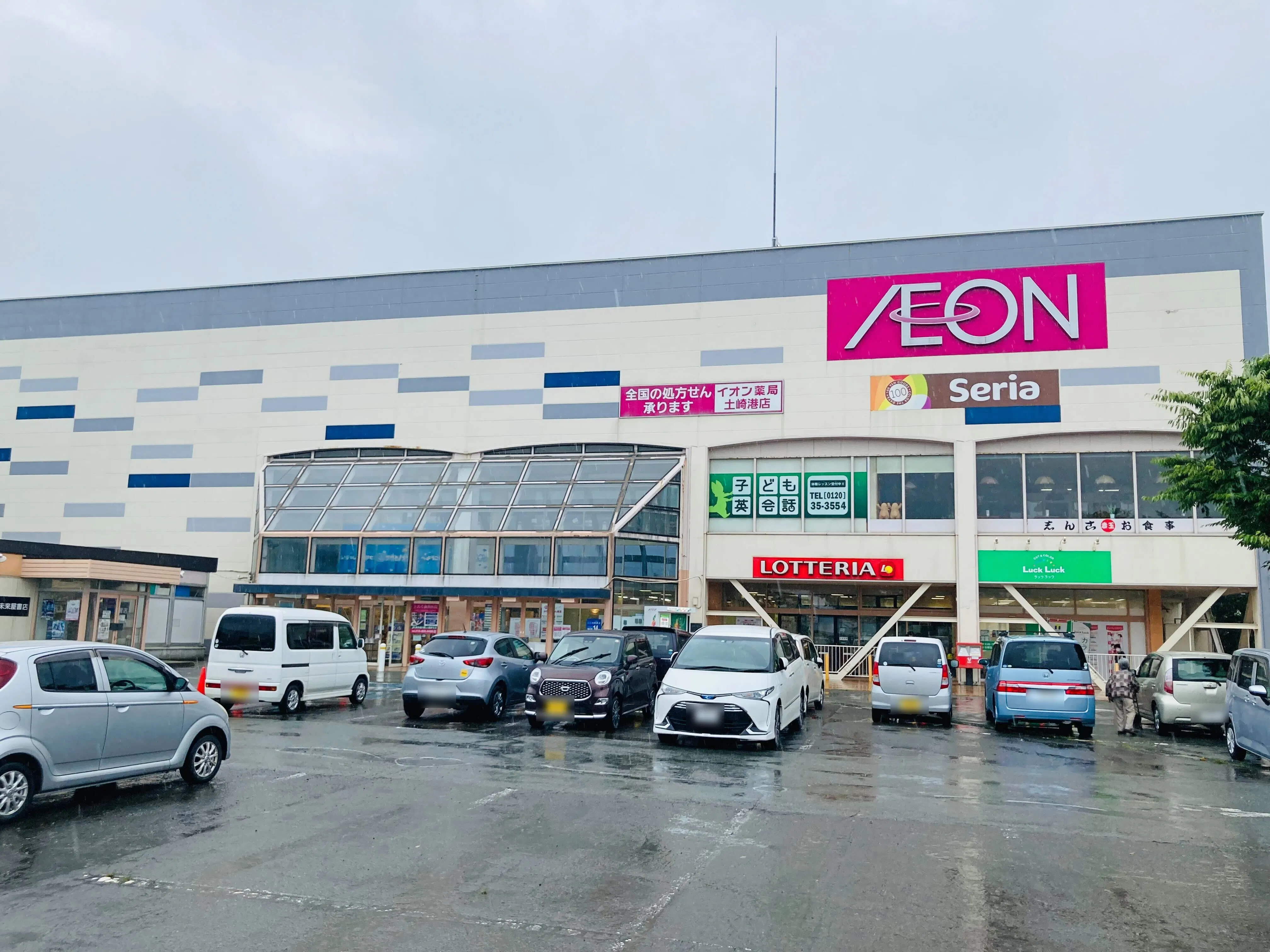 【イオン土崎港店】食物販や物販、プロモーションイベントに最適な施設1階正面入口付近にあるイベントスペース