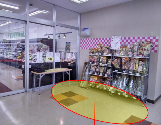 【オリンピック朝霞泉水店】プロモーションに最適な1F正面出入口風除室スペース