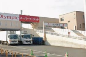 【オリンピック朝霞泉水店】プロモーションに最適な1F正面出入口風除室スペース