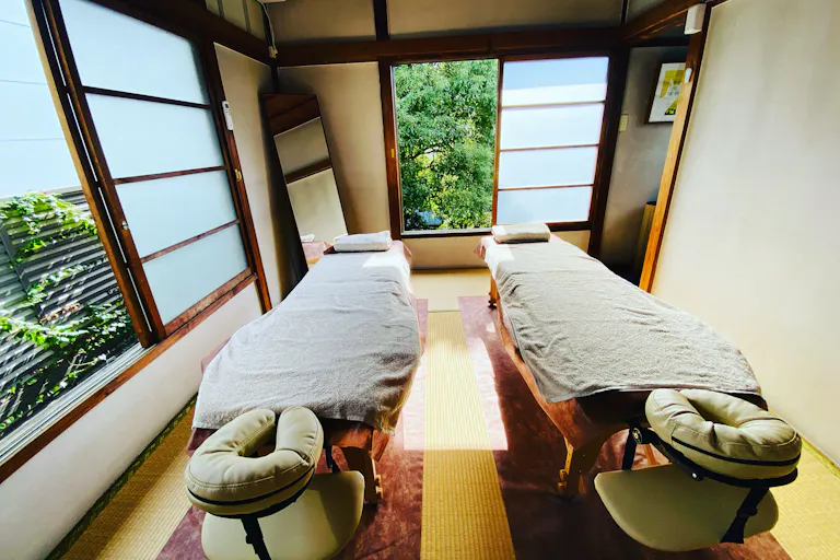 【Gallery C】6畳。簡易ベッド2台ご用意しています。