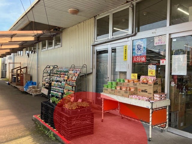 【ビルド海南店】販促プロモーションや物販イベントに適したスーパーの入り口横軒下スペースの画像