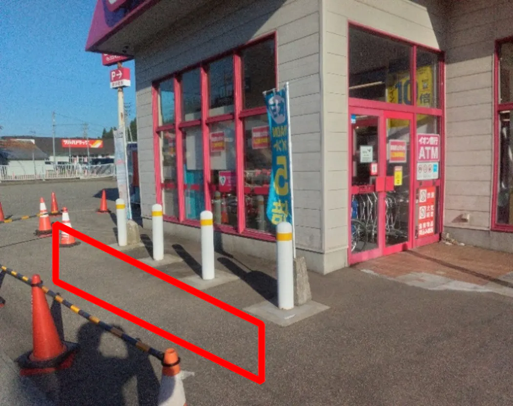 【マックスバリュ協和店】風除室前(屋外) 販促プロモーションや物販に最適なスーパー店外催事イベントスペース