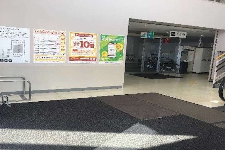 【西友 朝霞根岸店】1階入口前 プロモーション用途や物販、食物販のポップアップストアに最適なスーパー店内催事イベントスペースの画像3