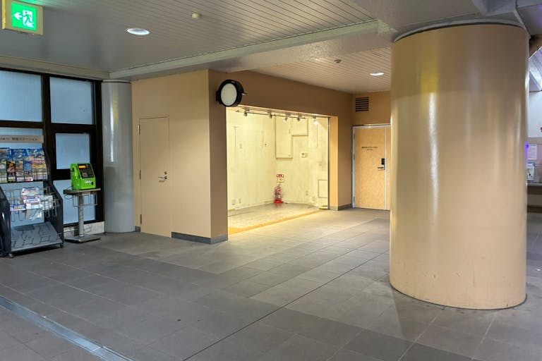 【Wing Kitchen京急鶴見】京急鶴見駅改札外区画(3坪)の画像2