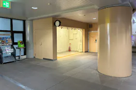 【Wing Kitchen京急鶴見】京急鶴見駅改札外区画(3坪)