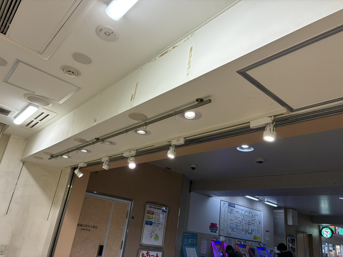 【Wing Kitchen京急鶴見】京急鶴見駅改札外区画（３坪）