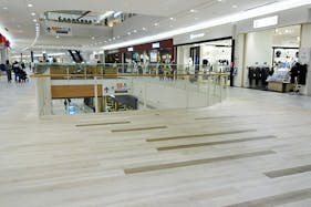 【イオンモール草津】2Fタカキュー前(イオンスタイル側)