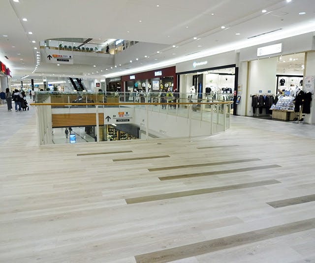 【イオンモール草津】2Fタカキュー前（イオンスタイル側）の画像