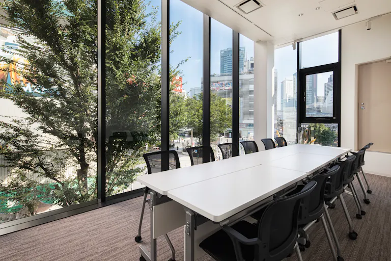 【新宿駅1分】展示会場やトークショーイベント会場でも利用可能な日本屈指の好立地を誇る会議室レンタルスペース(3F)の画像2