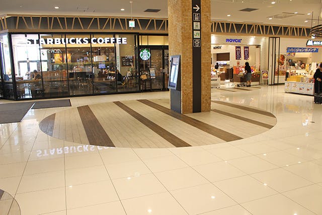 【イオンモール旭川駅前】サンライズコート（1Fインフォメーション前）の画像