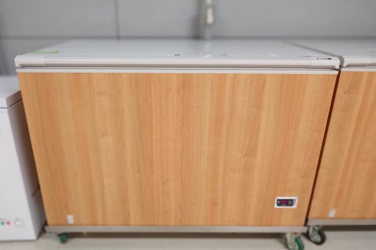 冷蔵・冷凍ストッカー W1350×D730×H893(内寸:W1200×D583×H753)