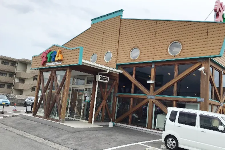 【ダイナム西那須野店】キッチンカー出店やプロモーションイベントに最適なアミューズメント施設のイベントスペース(店舗正面右)