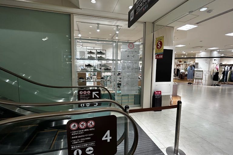 上りエスカレーターから撮影