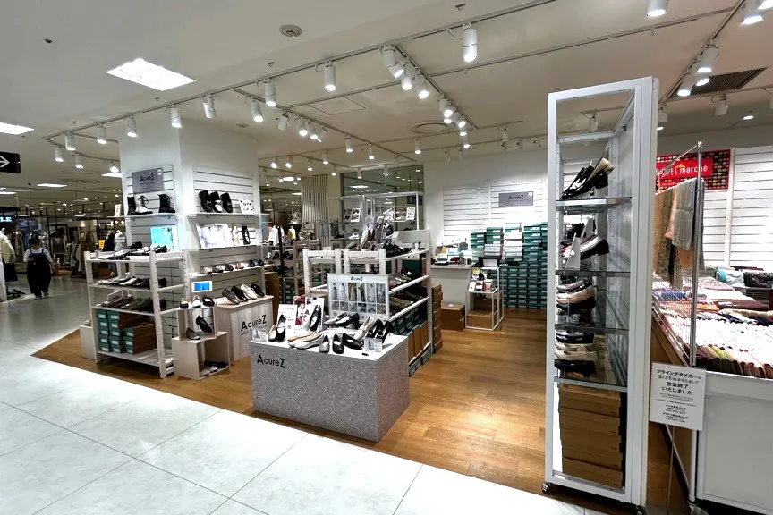 【北千住マルイ】4階 カレンダリウムD09【物販・PRイベント】エスカレーターと隣接(下り側)、ファッション・雑貨ブランドに囲まれた区画