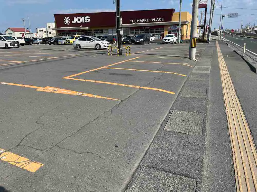 【スロットクラブ夢屋石堂店】キッチンカーやプロモーション等に最適なアミューズメント施設のイベントスペース