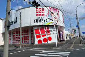 【スロットクラブ夢屋石堂店】キッチンカーやプロモーション等に最適なアミューズメント施設のイベントスペース