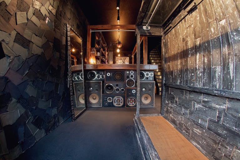 【祐天寺駅9分】ポップアップストアや展示会に適した黒を基調としたレンタルスペースの画像2