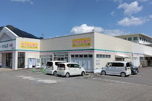 【ドラッグセイムス尾鷲末広店】キッチンカー出店やプロモーション催事に最適なドラッグストアの駐車場イベントスペース