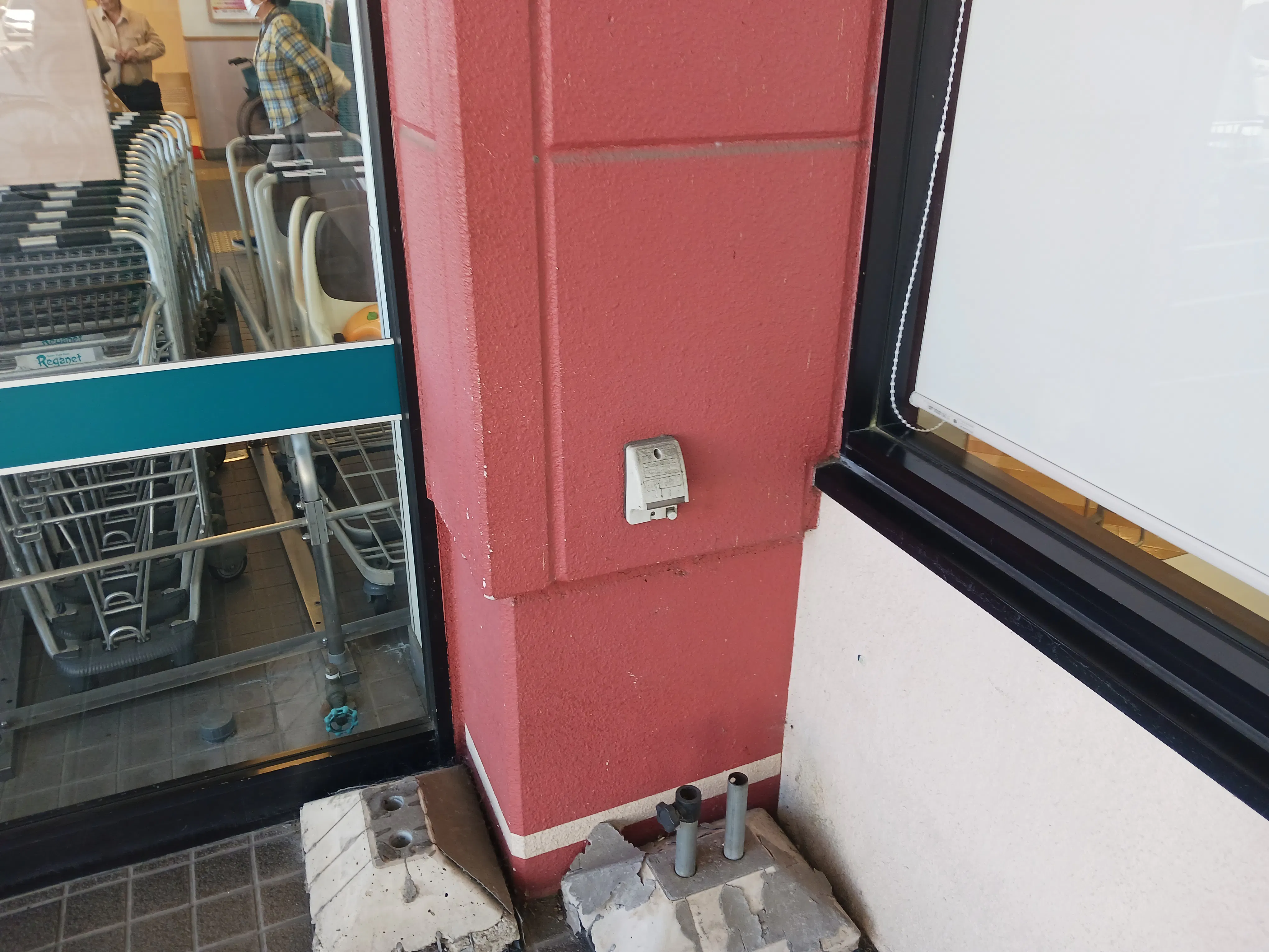 【レガネット柳川】店内入口横B 販促プロモーションに最適なスーパー屋外催事イベントスペース