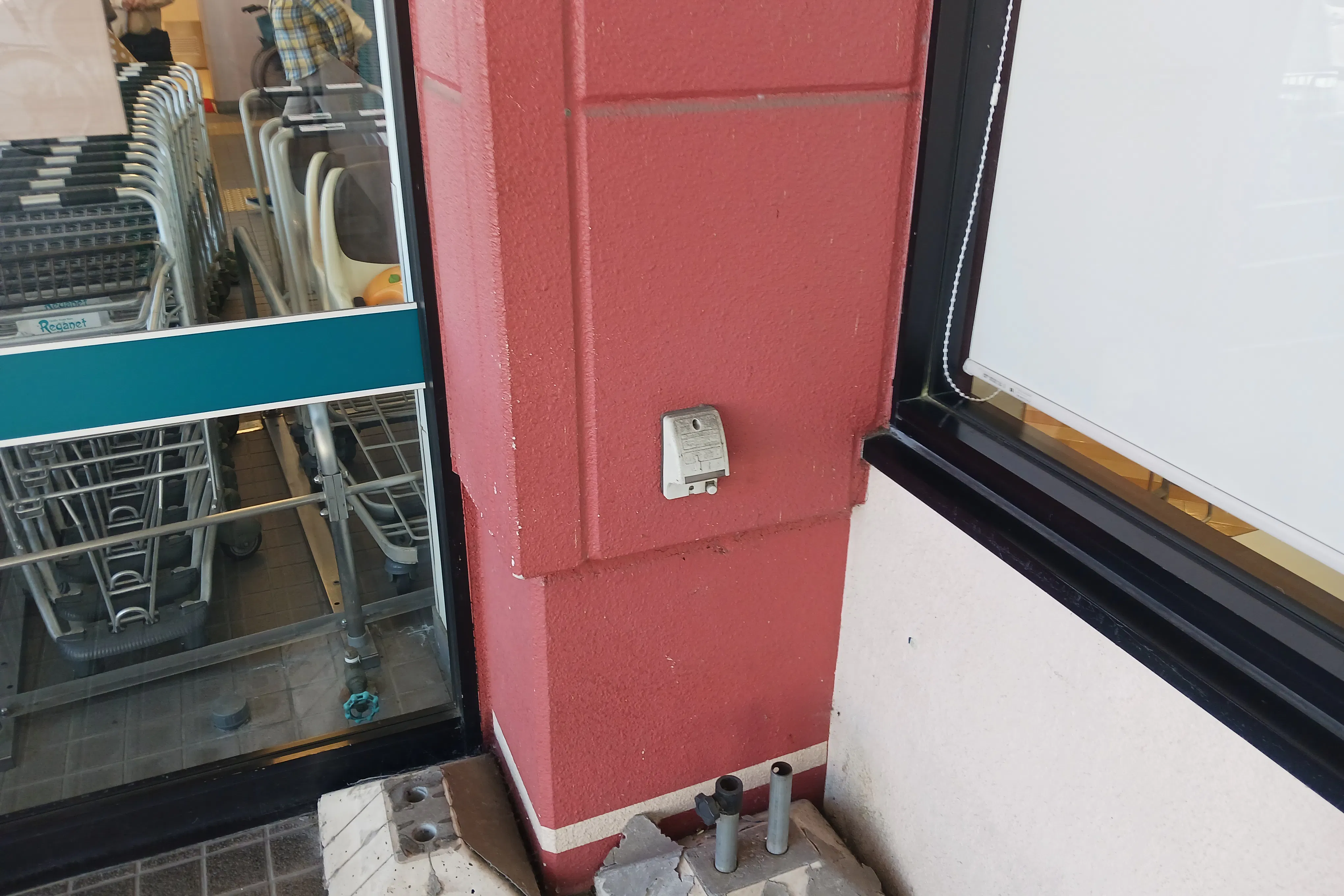 【レガネット柳川】店内入口横B 販促プロモーションに最適なスーパー屋外催事イベントスペース